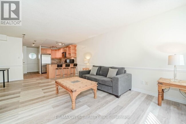 Photo du bâtiment - 633-633 Bay St.