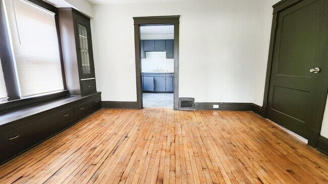 Foto del edificio - 6173 Morton Ave
