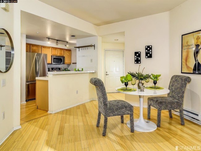 Foto del edificio - 280 Caldecott Ln