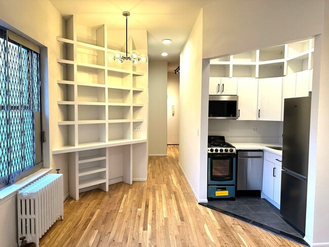 Building Photo - 605 W 112th St