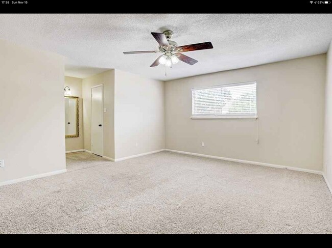 Foto del edificio - 14535 Misty Meadow Ln