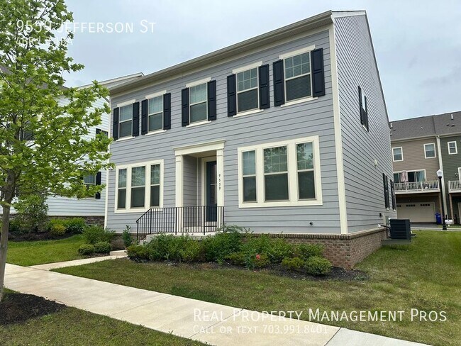 Building Photo - Qualify for a zero deposit? Under a mile t...