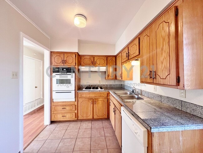 Building Photo - Charming 2/1/1 Duplex in DeSoto ISD For Rent!