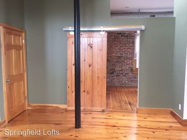 Building Photo - 212 W McDaniel St