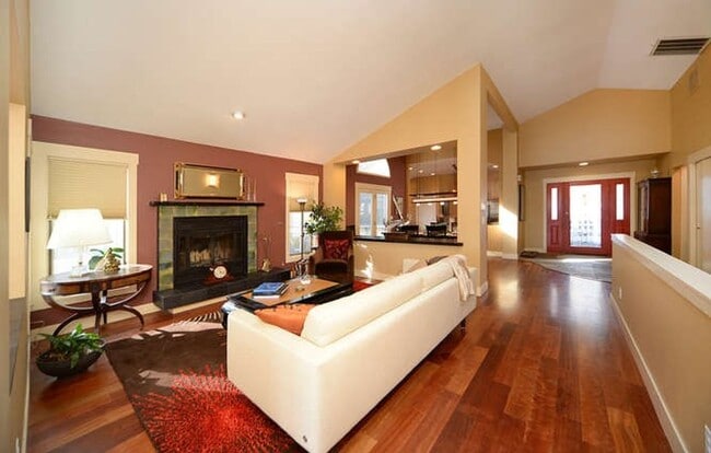 Foto del edificio - Gorgeous 4BD/3BA Wonderland Hills Home- Wo...