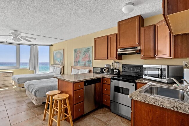 Building Photo - 8817 S Thomas Dr