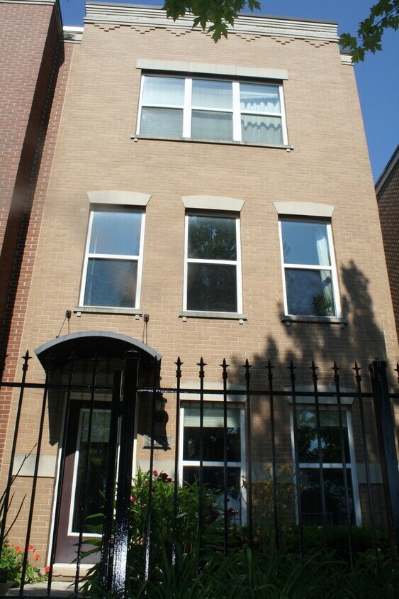 Primary Photo - 3628 S Sangamon St