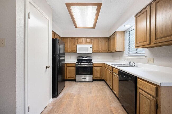 Foto del edificio - 6716 Shiner St