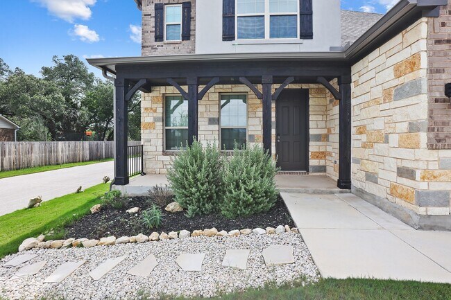 Building Photo - 4 Bedroom/3 bath home Southglen Subdivision