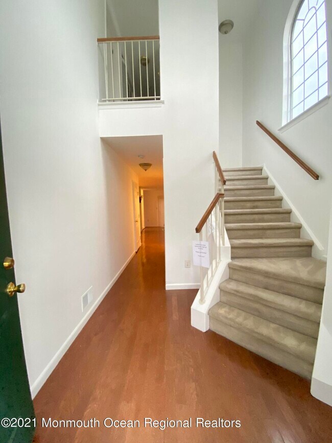 Foto del edificio - 19 Heron Ct