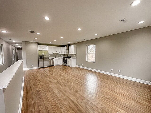 Building Photo - 1051 N Hamlin Ave