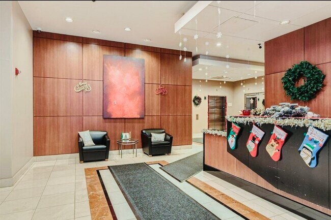 Foto del edificio - 330 W Grand Ave