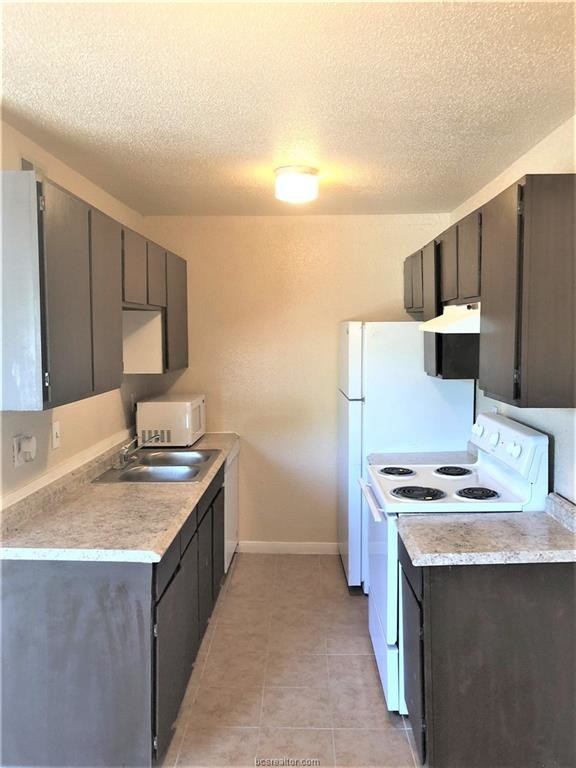 Building Photo - 1524 Pine Ridge Dr