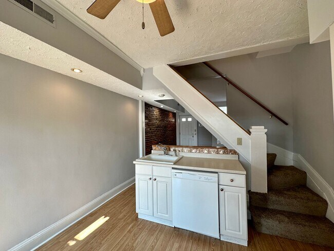 Foto del edificio - Charming 2Bed/1Bath near Patterson Park