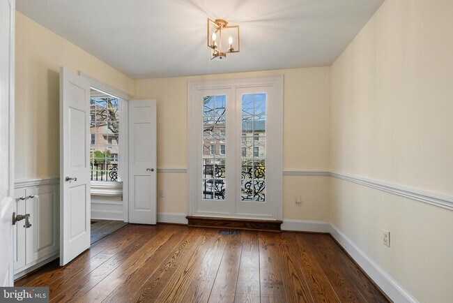 Foto del edificio - 2708 Unicorn Ln NW