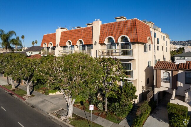 8651 W Olympic Blvd - Century City Estates