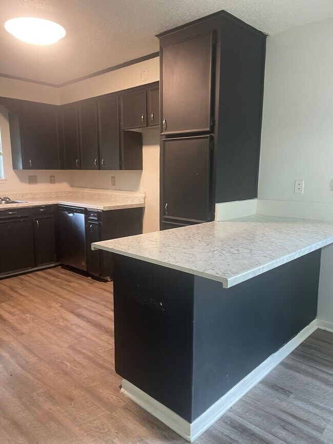 Foto del edificio - 3- Bedroom, 2- Bathroom - Move-In Ready