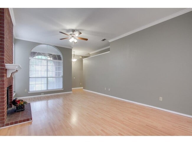 Building Photo - 546 Raintree Cir