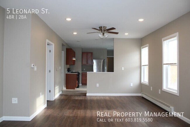 Building Photo - Newly Renovated Rochester 4 Bedroom Duplex...