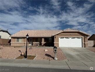 Building Photo - 1841 S Vineyard Dr W