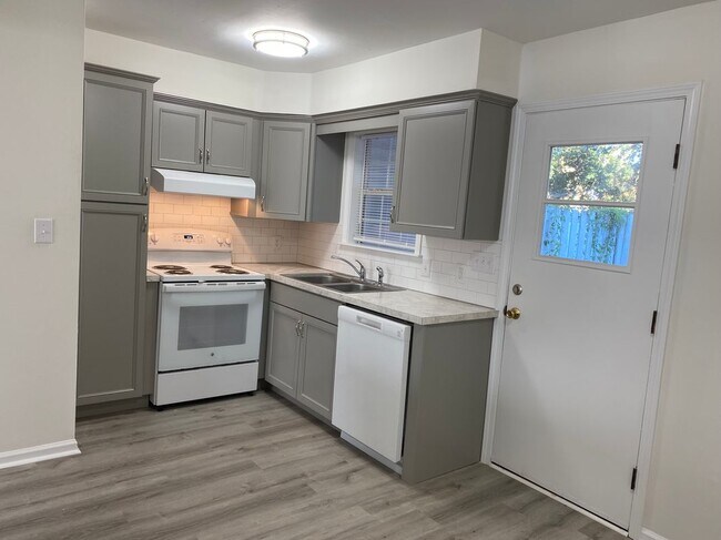 Foto del edificio - 6301 Timberline St