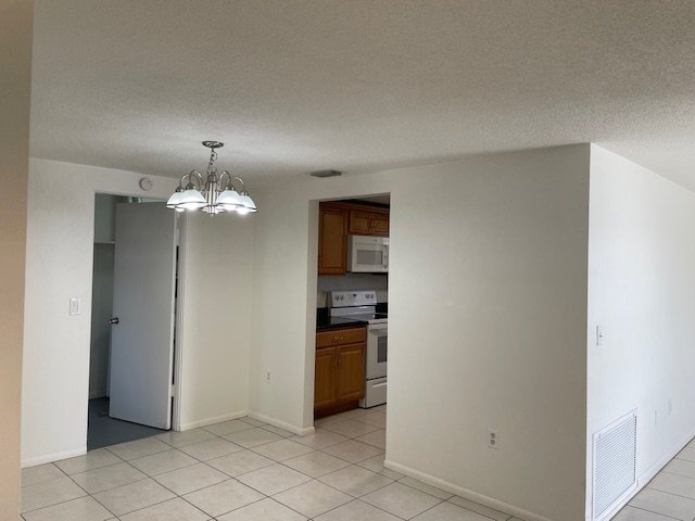 Building Photo - Charming 2/2 Villa in South Gate Available...
