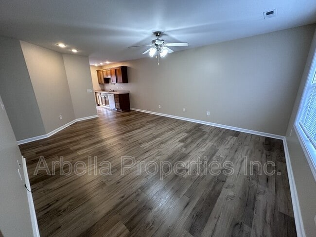 Building Photo - 1303 Kensington Pl