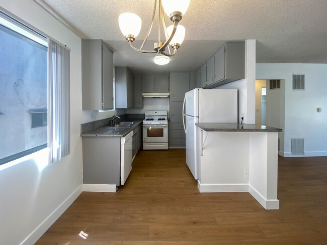 Unit 5 - Kitchen - 1823 Camden Ave Unit 5 - Kitchen - 1823 Camden Ave