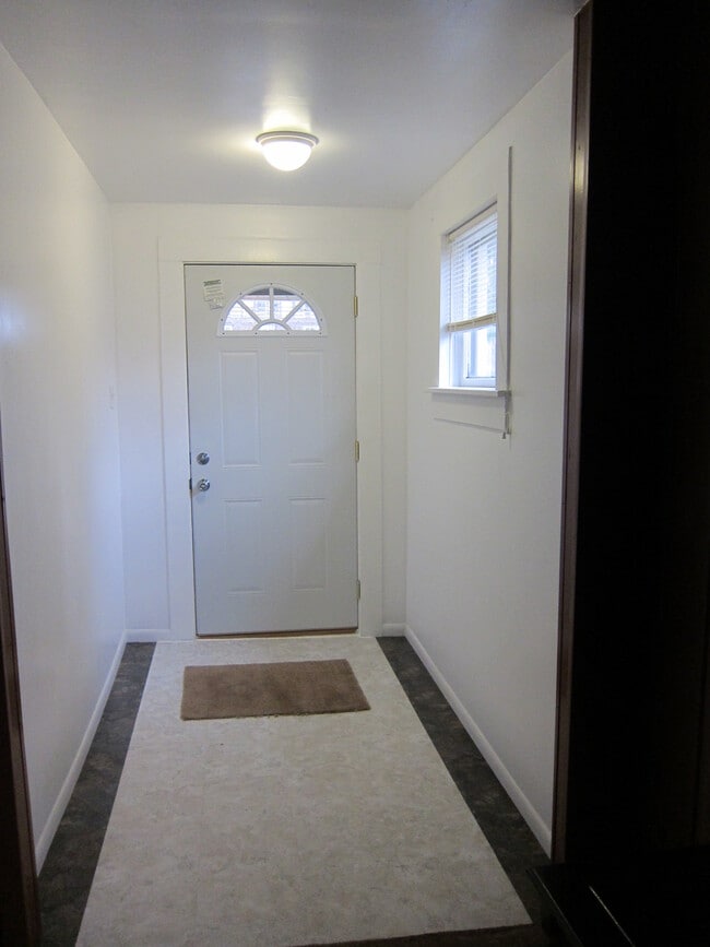 Front entry is welcoming. - 1445 South Center Street
