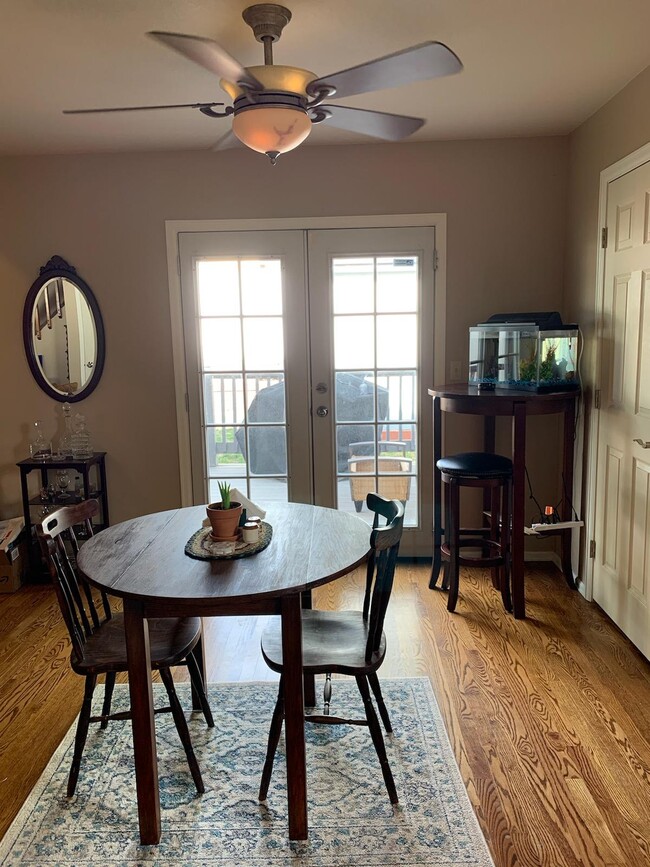 Dining - 4585 Hennings Dr