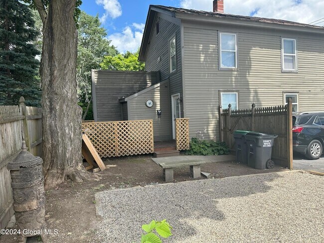 Building Photo - 9 Bolster Ln NE