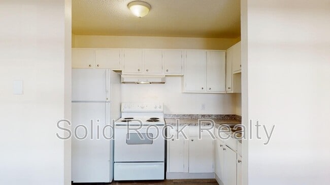 Building Photo - 1411 S Corona Ave