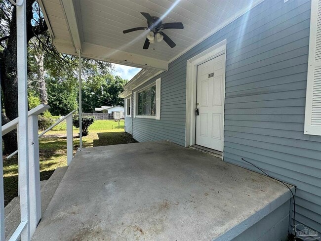 Building Photo - 608 N 70th Ave