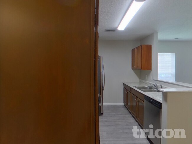 Foto del edificio - 80 Springway Dr