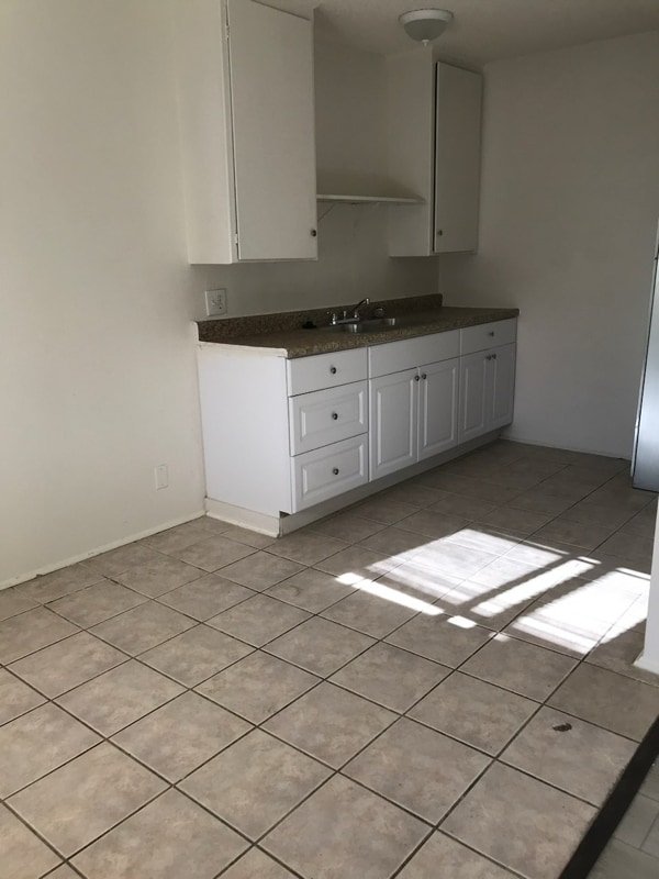 Primary Photo - 527 E Ave Q