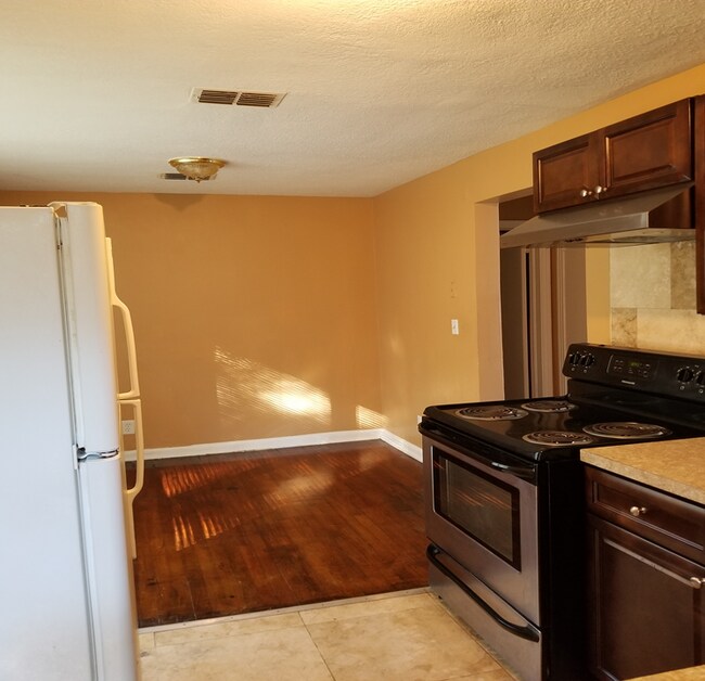 Building Photo - 5523 Minosa Cir E