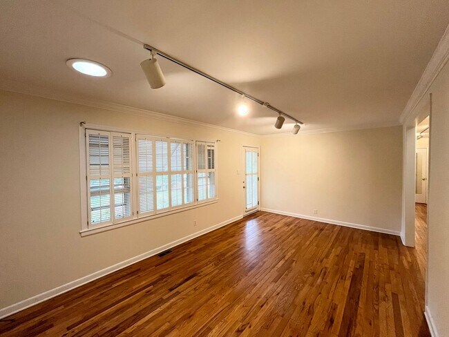 Foto del edificio - Comfortable 3BD, 1.5BA House with Large Fe...