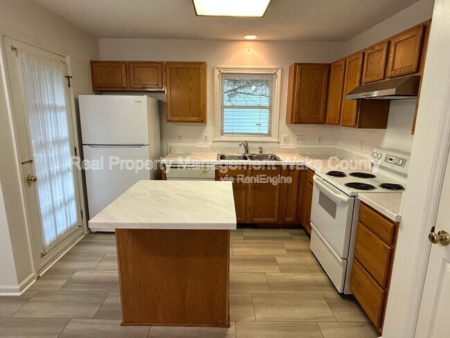 Foto del edificio - 1811 Kelly Glen Dr