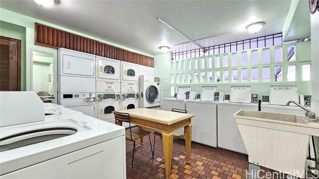 Foto del edificio - 1541 Dominis St