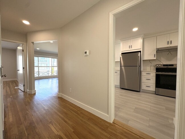 Photo - 1327-1329 Judah Street Apartment