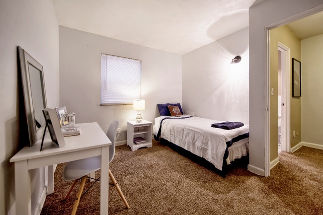 Building Photo - 51 King Ave