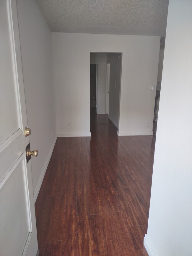 Foto del edificio - 5545 Lindley Ave