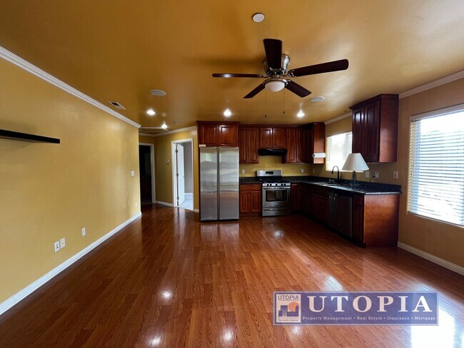 Building Photo - Stylish 3 Bedroom, 3 Bathroom Located in S...