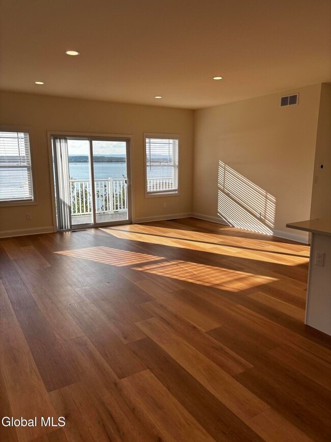 Building Photo - 544 NY-9P
