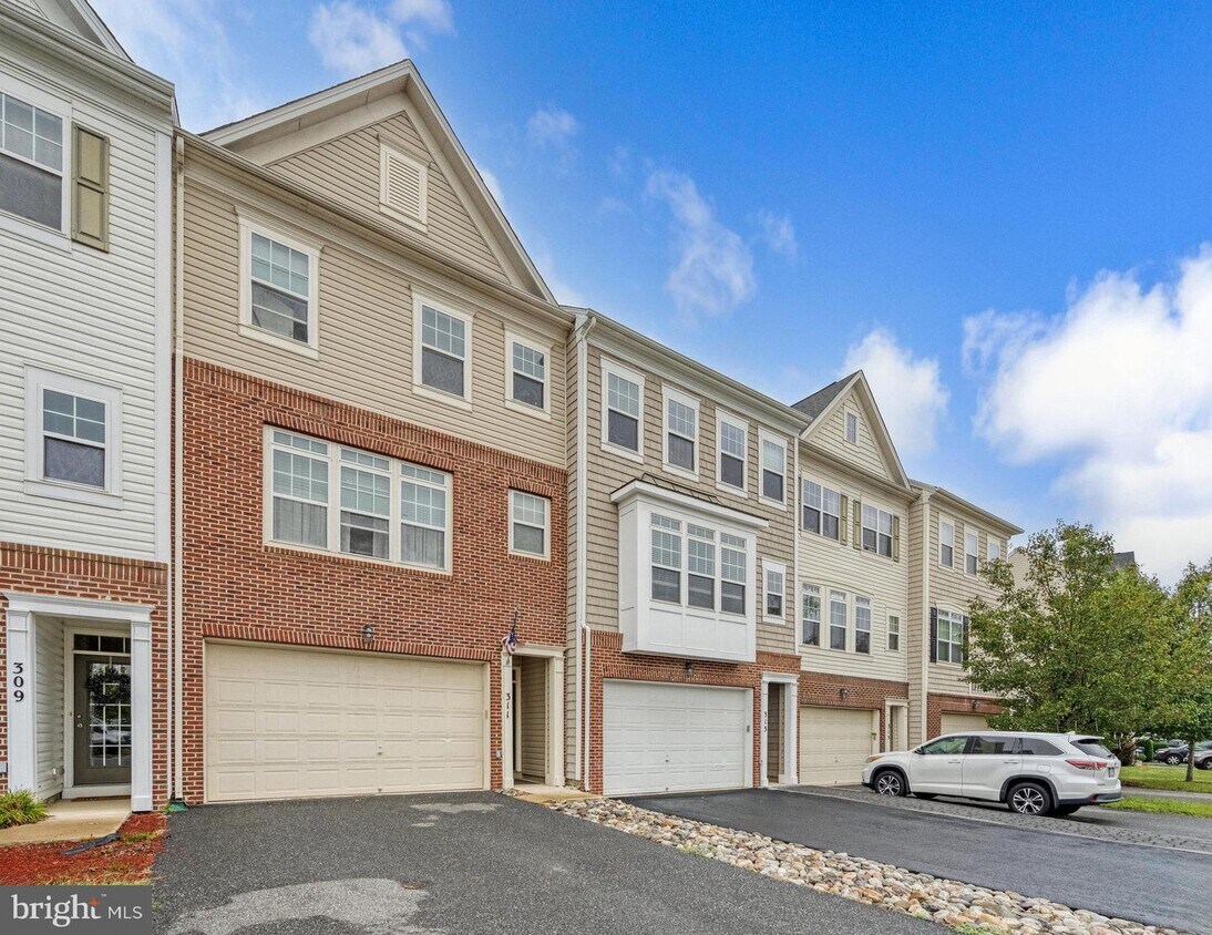 Primary Photo - 311 Woodstream Blvd