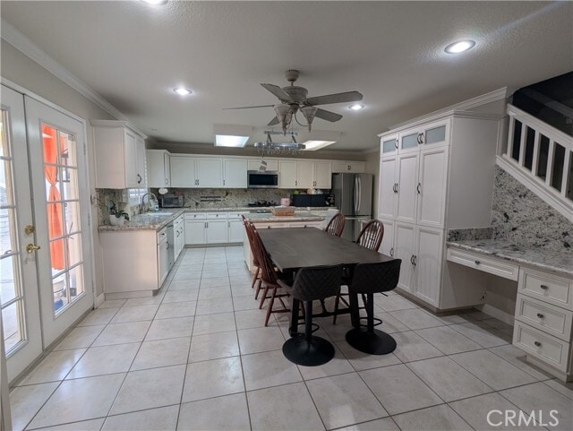 Building Photo - 26385 Antonio Cir