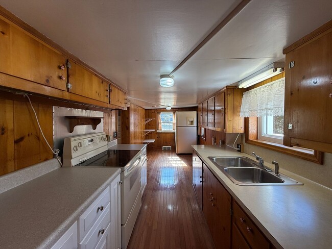 Building Photo - 4230 Hampton Rd