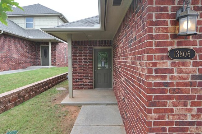 Building Photo - 13806 Oxford Dr