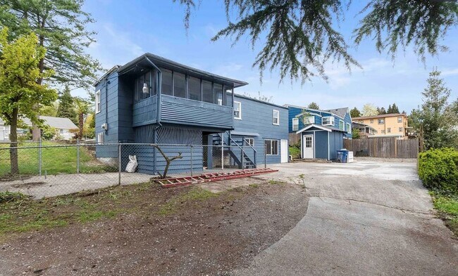 Foto del edificio - McMicken Heights - 3 bedroom plus 2 dens a...