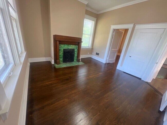 Foto del edificio - 1860/1862 Court Avenue